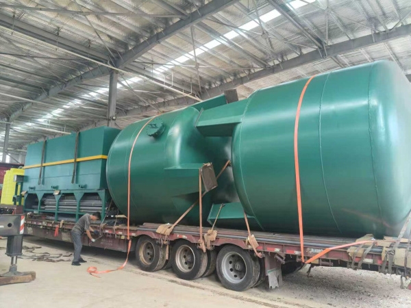 安徽污水處理設備卸貨現(xiàn)場