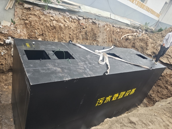 污水處理設備安裝調試現(xiàn)場