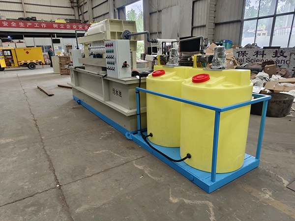 加藥污水處理設備發貨現場